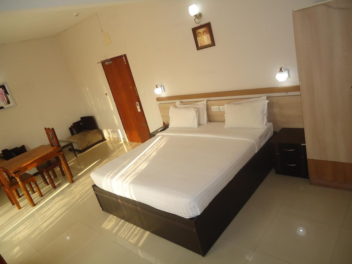 Hotel Polariz Parassinikkadavu Zimmer foto