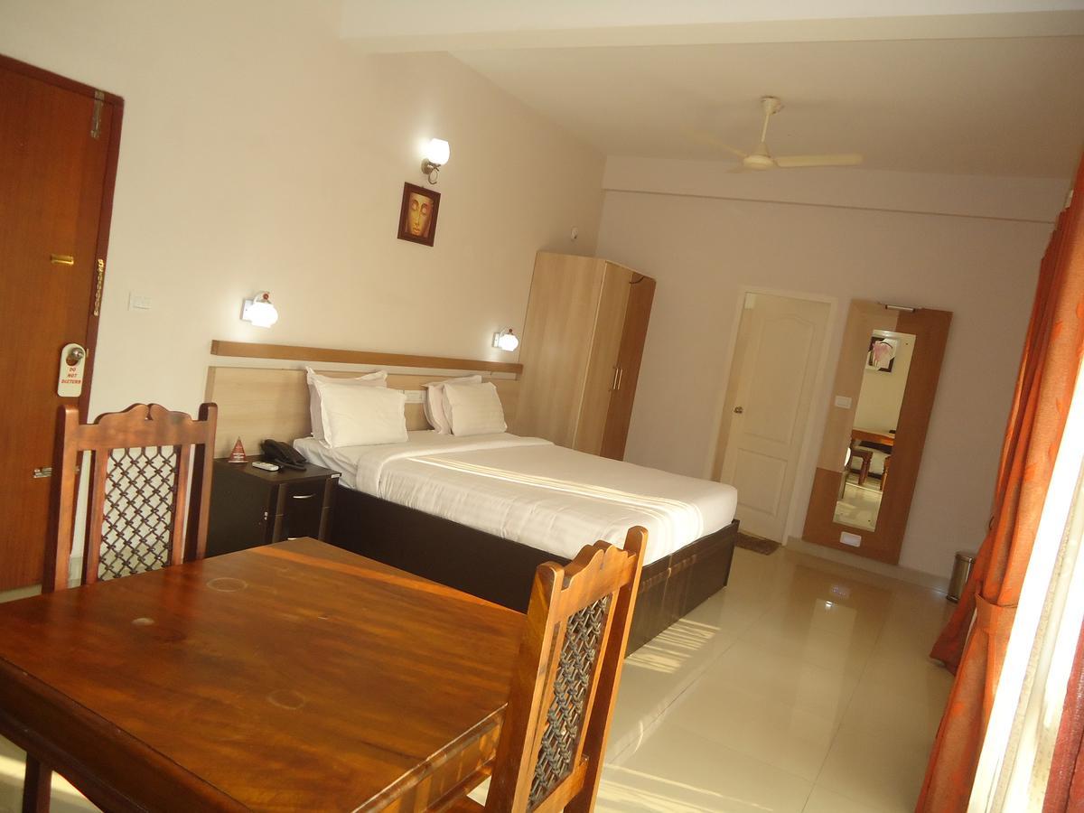 Hotel Polariz Parassinikkadavu Zimmer foto