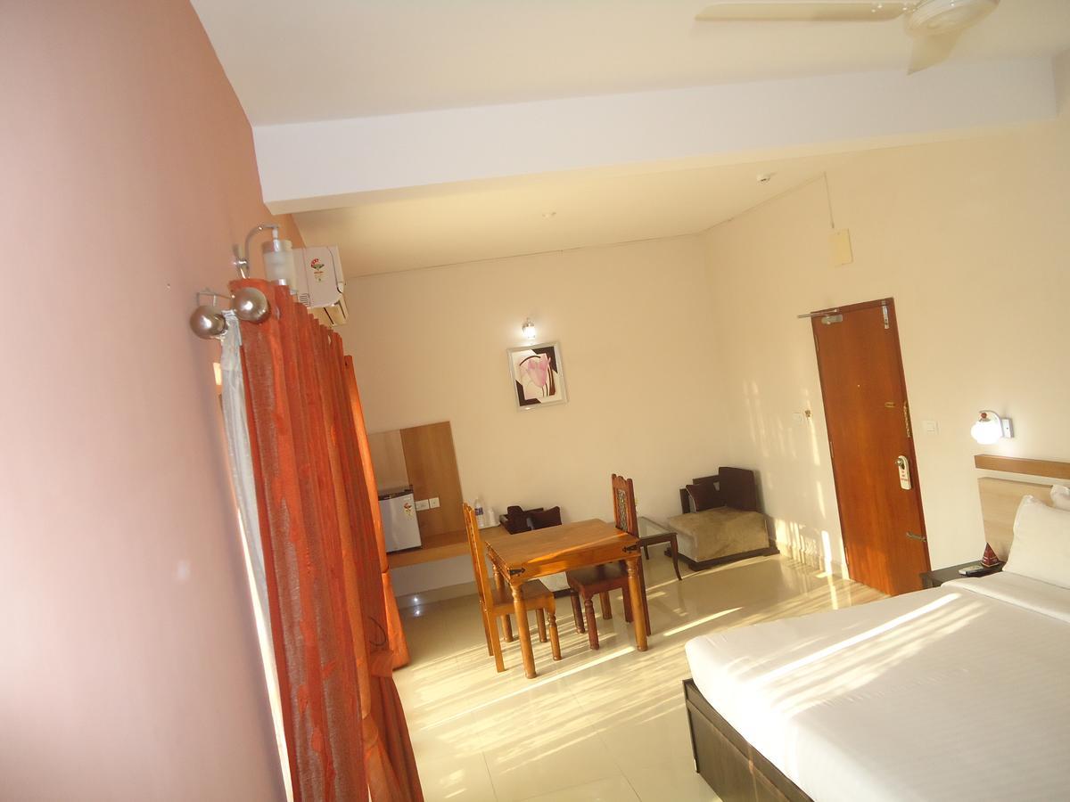 Hotel Polariz Parassinikkadavu Zimmer foto
